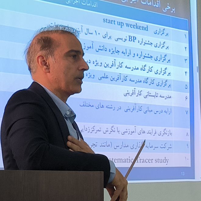 برگزاری جلسه اولیاء و مربیان درخصوص کارآفرینی